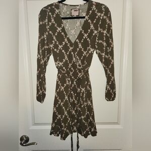 SO Floral Long Sleeve Dress in Olive